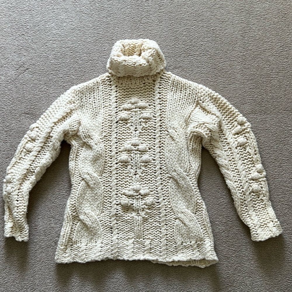 Burberry cream wool turtleneck sweater size M Made in Italy - never worn - NWOT